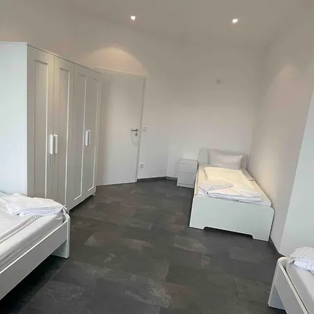 R111 Grosse Moderne Monteurwohnung Uebergangswohnung Apartament *