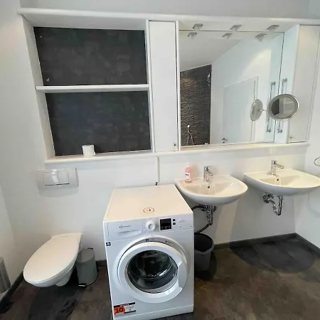 R111 Grosse Moderne Monteurwohnung Uebergangswohnung Apartment
