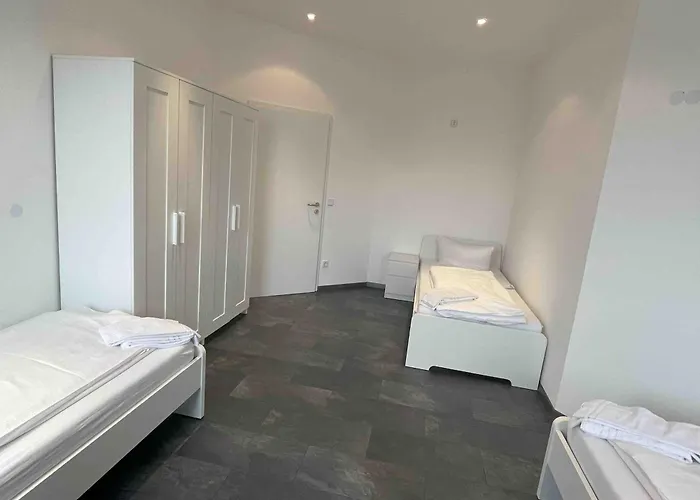 R111 Grosse Moderne Monteurwohnung Uebergangswohnung Διαμέρισμα *